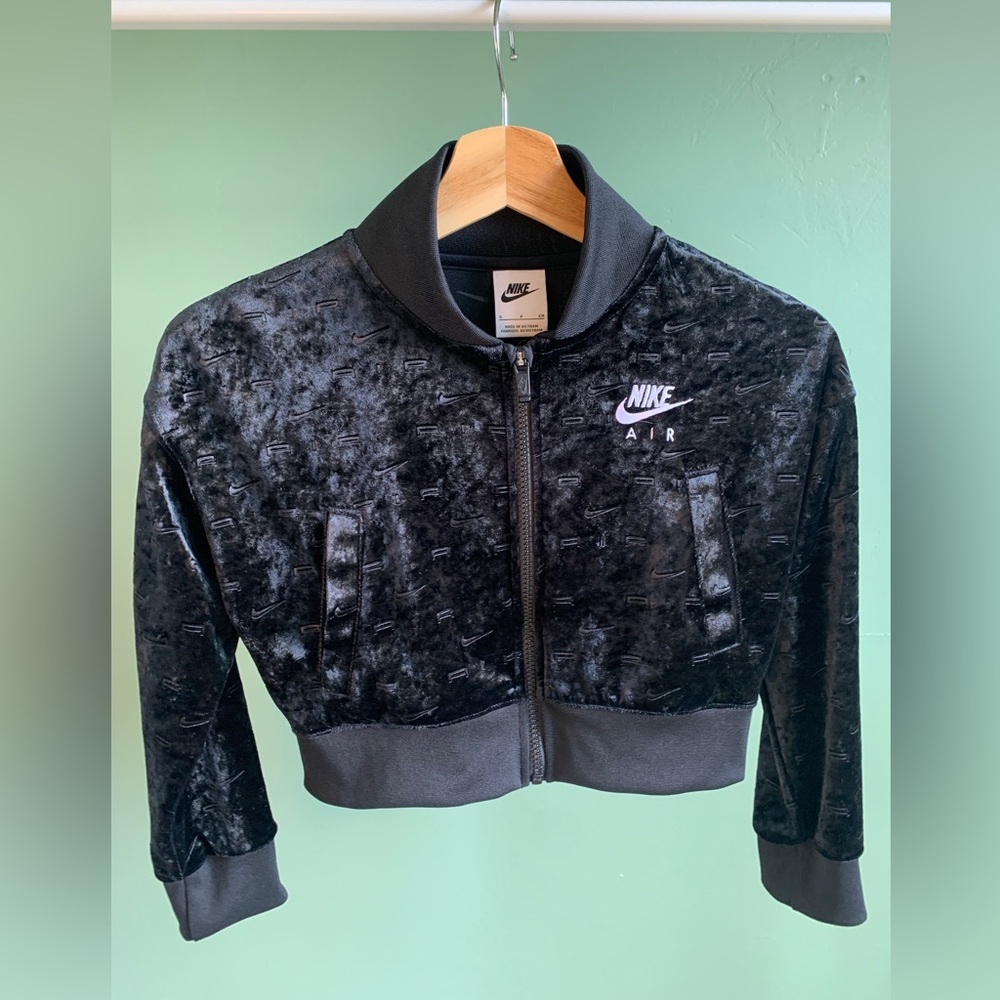Cropped Nike Air zip up adult size S
